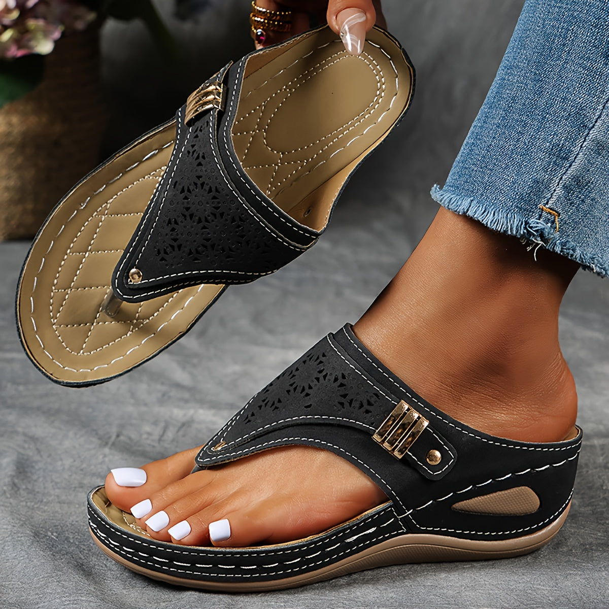 Olivia | Sandalias Planas con Detalle Calado
