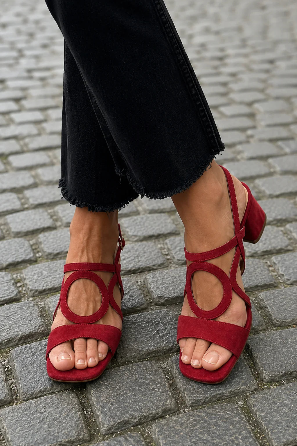Celia | Sandalias con Aberturas