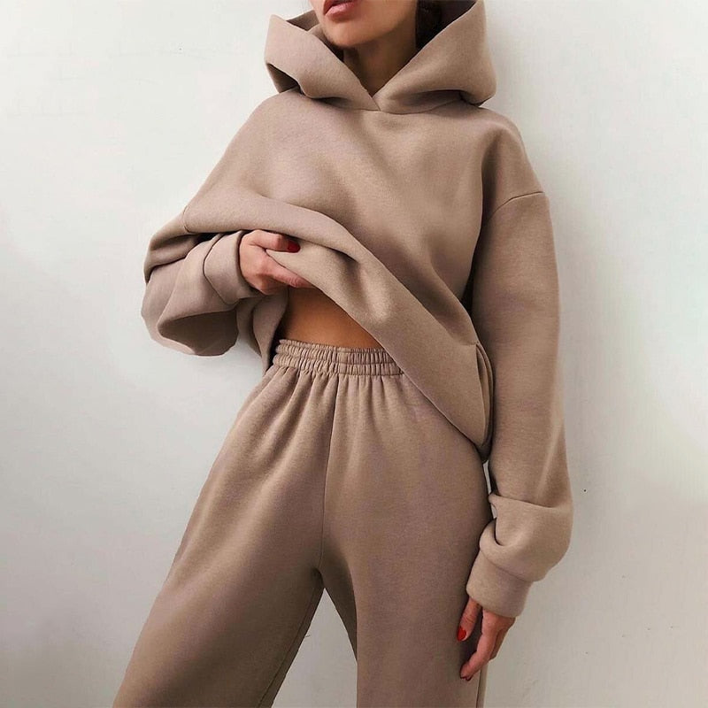 Carmen | Conjunto de Mujer con Sudadera de Capucha y Pantalón