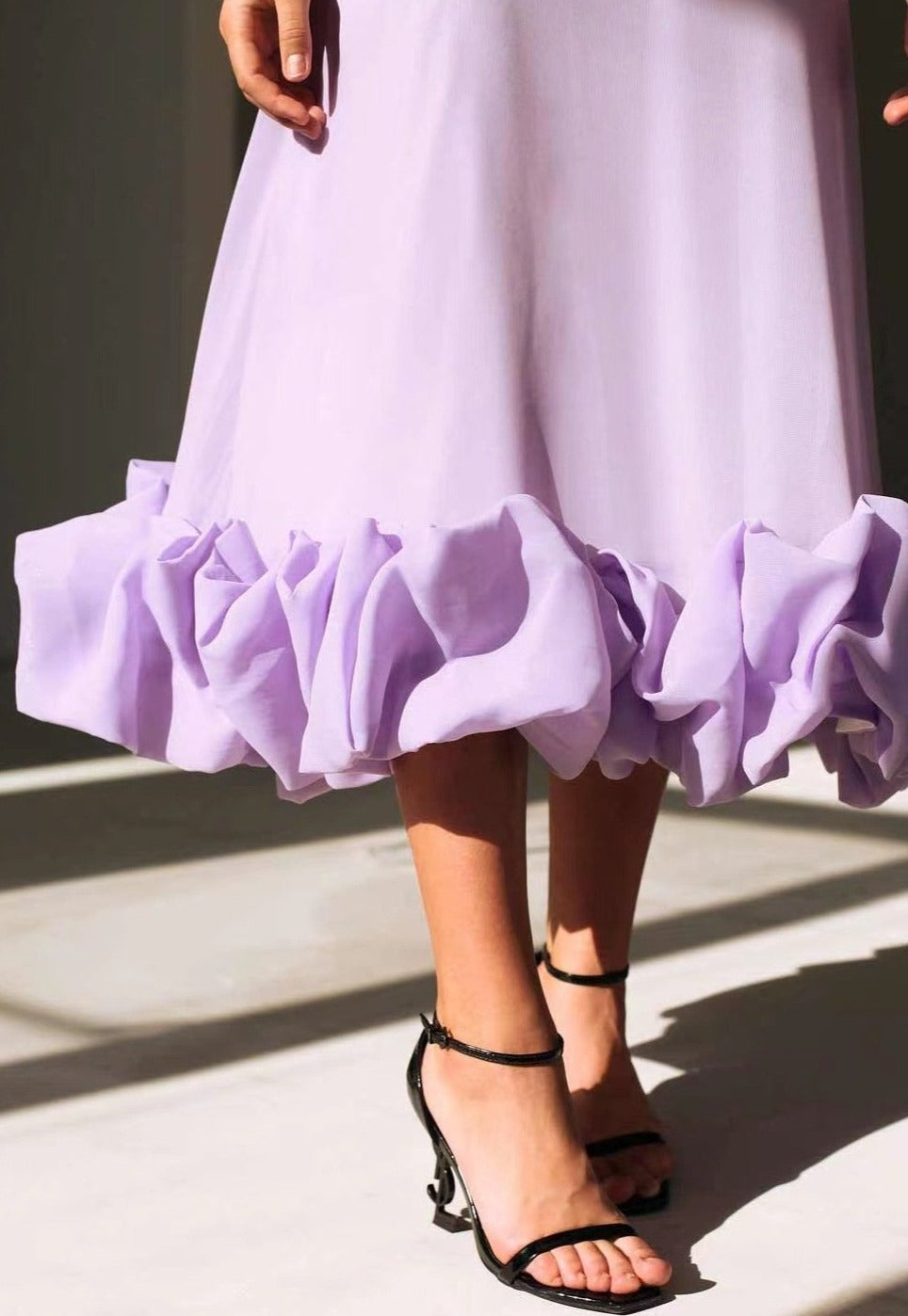 Alicia | Vestido de Tirantes con Volante en el Bajo
